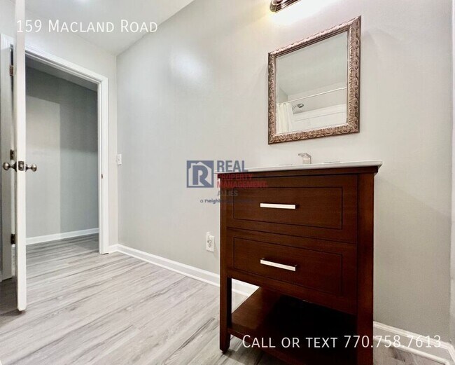 Building Photo - 159 Macland Rd