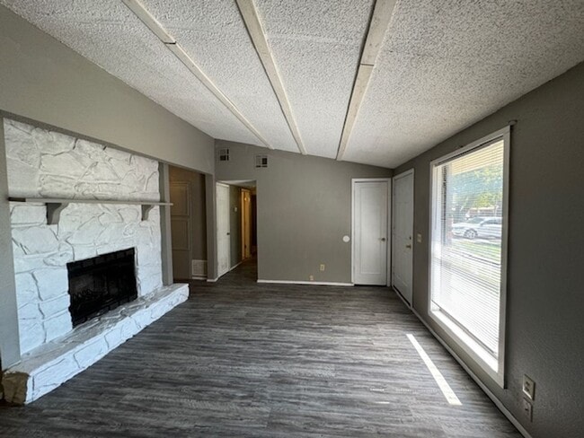 Building Photo - All New Inside, 3 bed 2 bath , no carpet, detached garage and fenced yard in Norman!