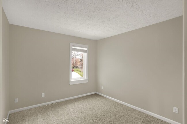 Building Photo - 3037 Golfview Dr
