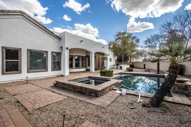 Building Photo - Oh Wow!! Beautiful 5BR/3.5BA Custom Home w...