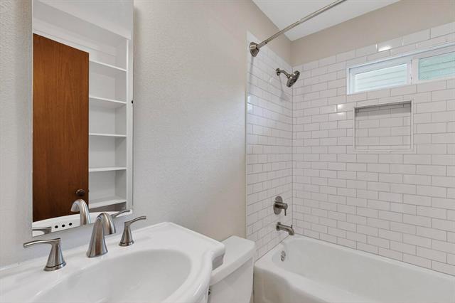 Building Photo - 2207 Housley Dr