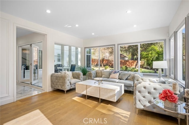 Building Photo - 2065 E Altadena Dr