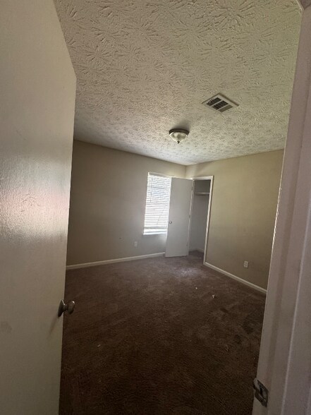 Building Photo - 2029 Downs Pl