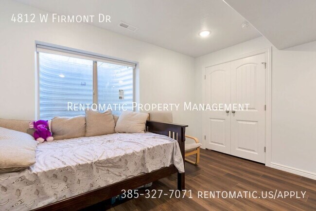 Building Photo - 4812 Firmont Dr