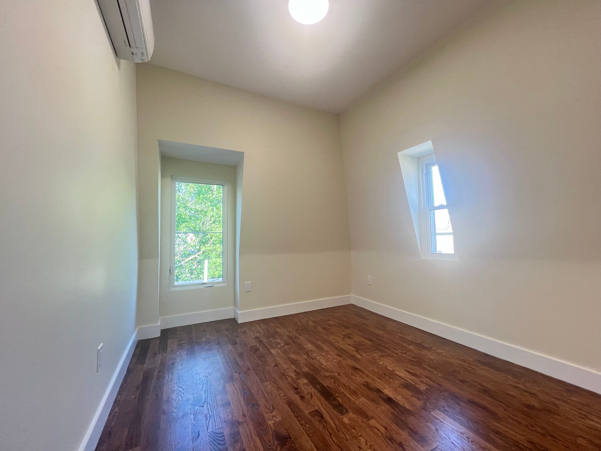 Unit 5 - 44 Van Nostrand Ave