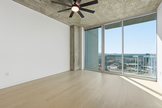 Building Photo - Sought after 1 bedroom on the 29TH FLOOR in the heart of Buckhead!