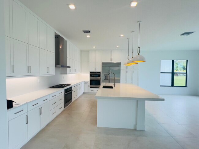 Building Photo - 20471 Southernwood Ave