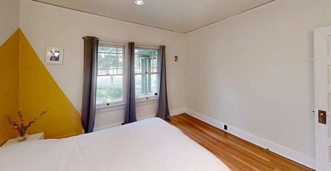 Building Photo - Charming 3-Bedroom Home in the Heart of th...