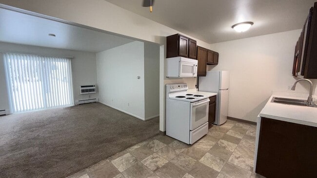Building Photo - Lower 2-Bedroom | Heat Included & Fully Renovated