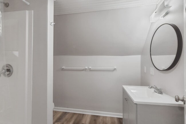 Building Photo - 10908 Churchill Ave