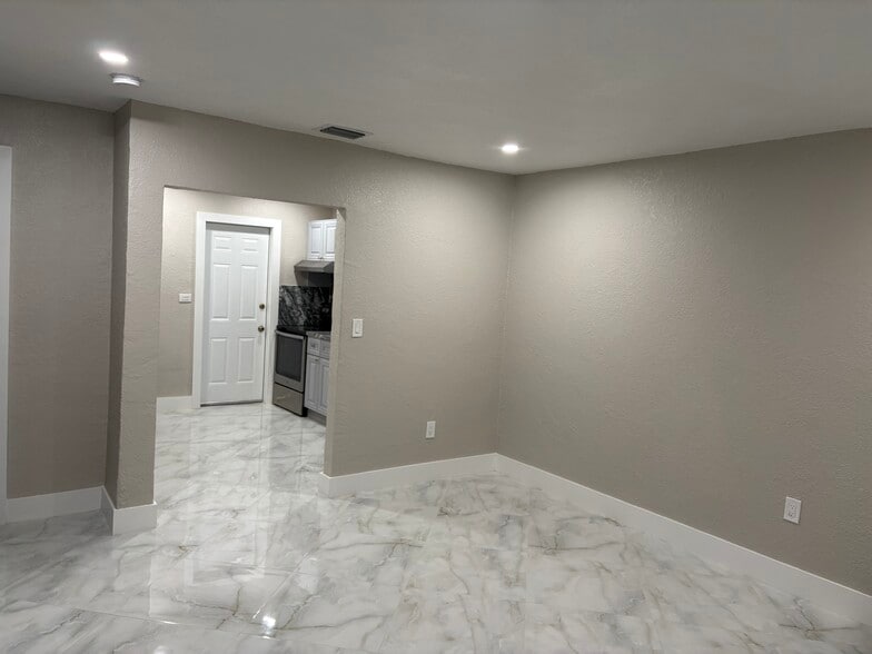 Building Photo - 338 NW 53rd St