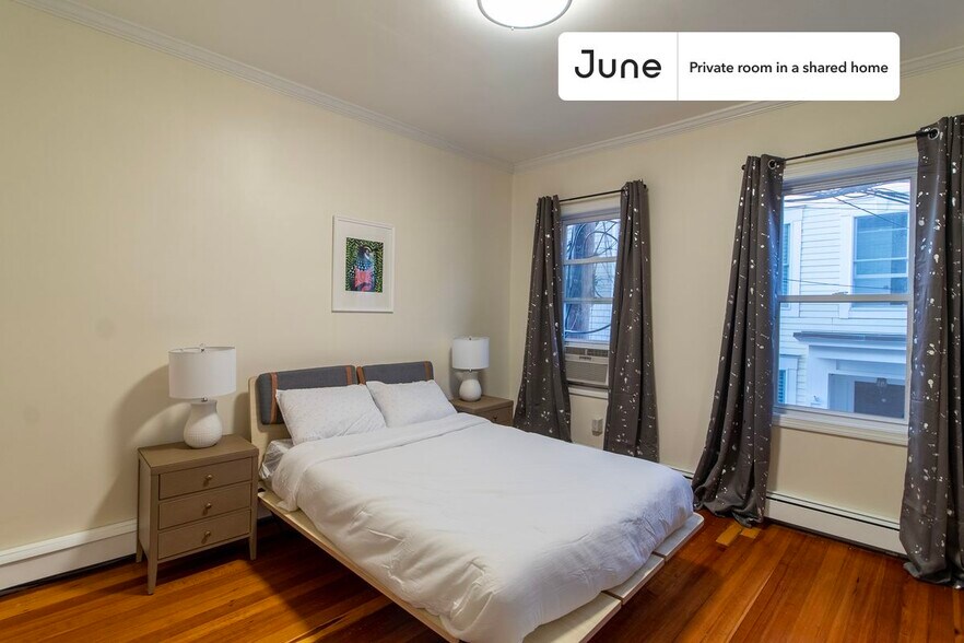 Primary Photo - Private bedroom in 5 bed/2 bath Home