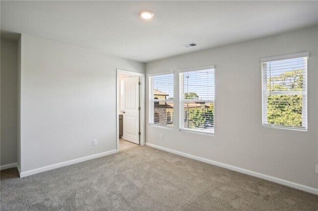 Building Photo - 3648 S Fulton Ave