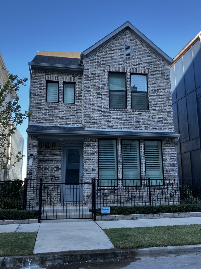 Primary Photo - 522 Winners Cir