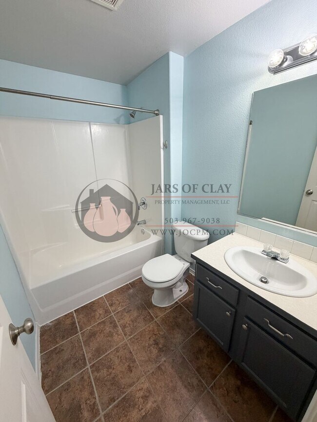 Building Photo - Single-Level Albany Charm! 2BR/2BA Bungalow with Vaulted Ceilings & Fenced Yard!