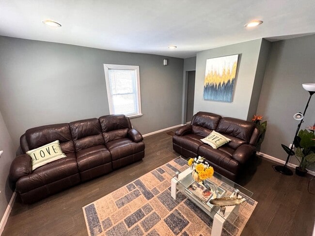 Building Photo - 60 Cedar St