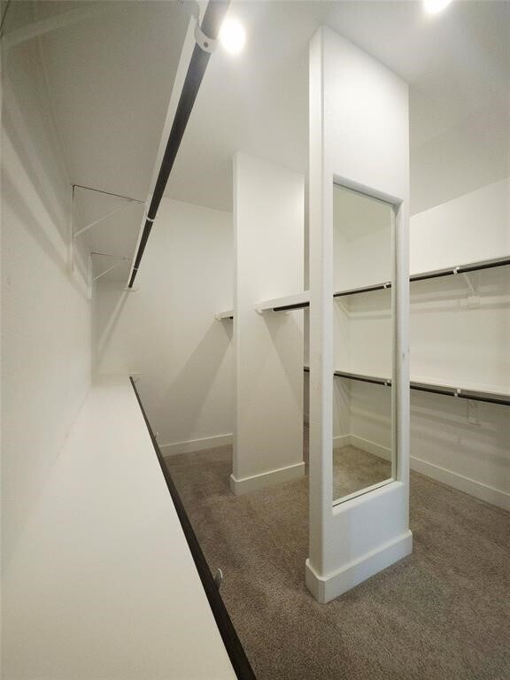 Building Photo - 15822 Pilot Knob Dr