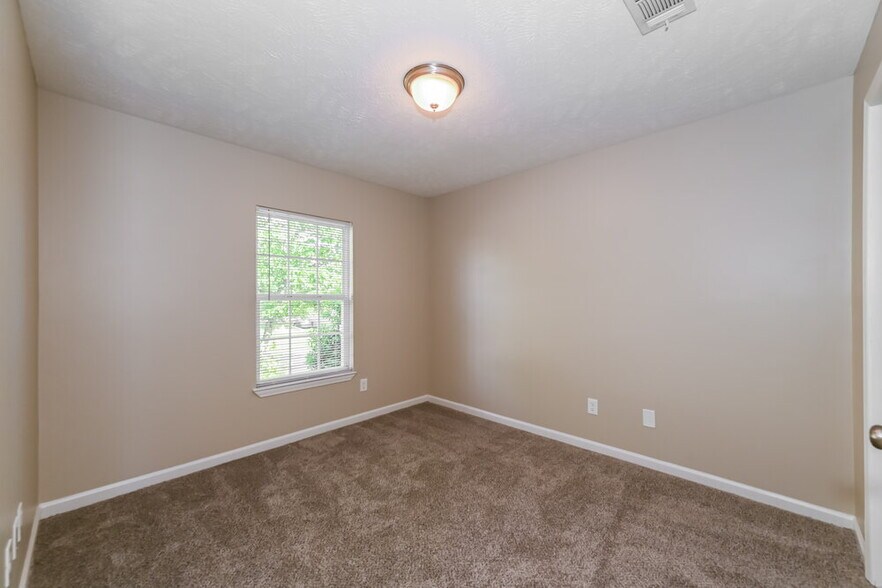Building Photo - 176 Howard Woody Dr