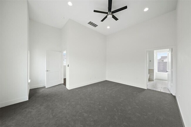 Building Photo - 1539 W 23rd St