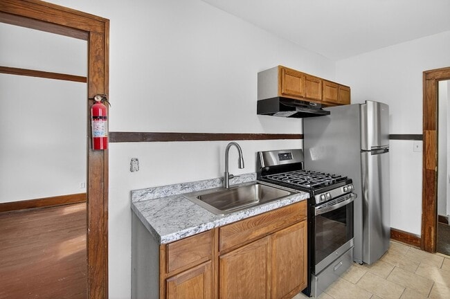 Building Photo - 1927 Harriet St