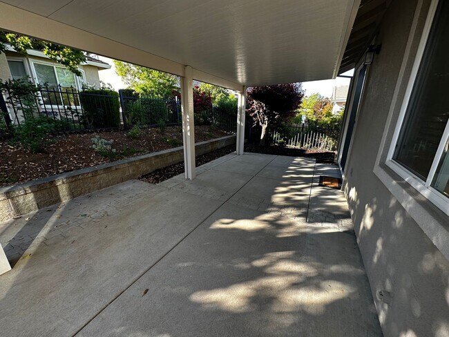 Building Photo - Wonderful Location within Summerset 4, a 5...