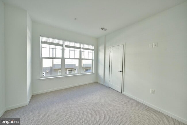 Building Photo - 256 Bluemont Branch Terrace SE
