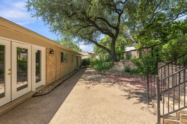 Building Photo - 2802 Pecos St