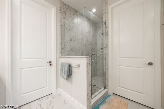 Building Photo - 2555 Seychelles Dr