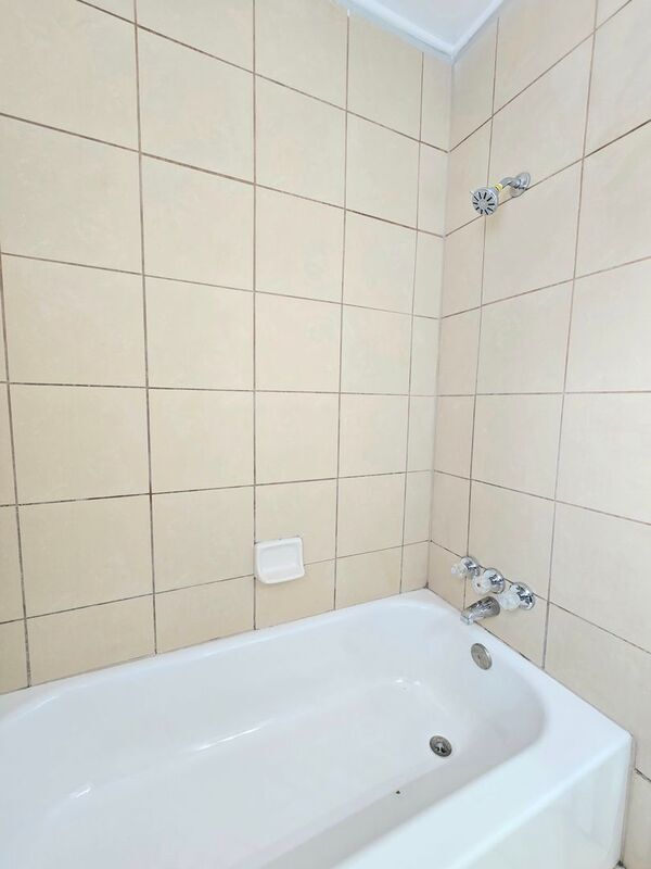 Building Photo - 824 N Florence Ave