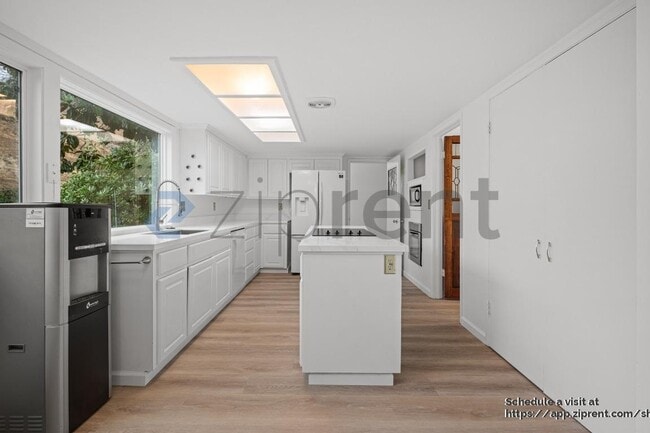 Building Photo - 60 Deerhaven Pl