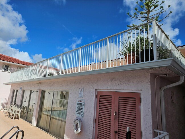 Building Photo - 11131 Royal Palm Blvd