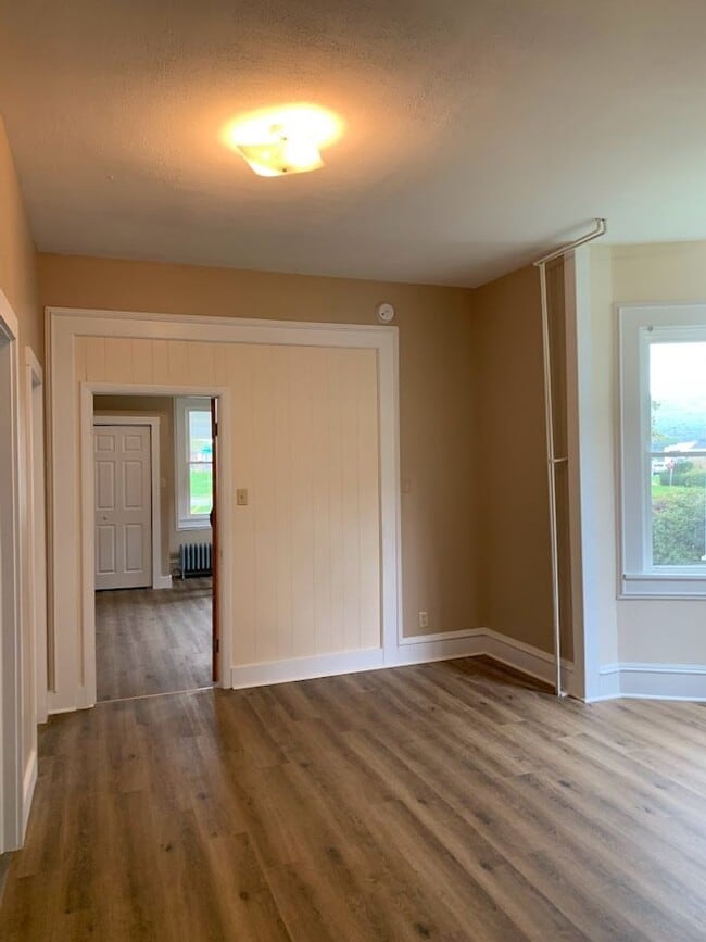 Building Photo - 225 E Park St