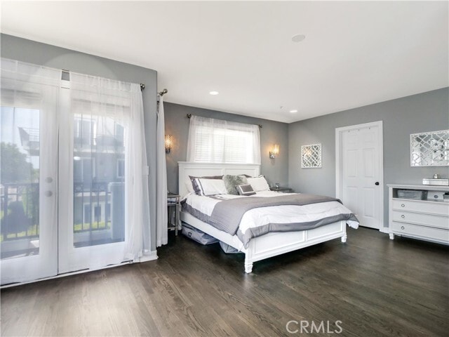 Building Photo - 300 16th St