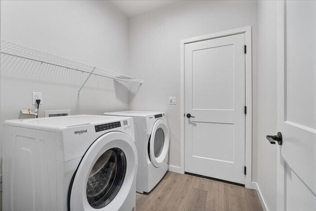 Building Photo - Single-Level Serenity: Your 3 Bedroom, 2 Bath Dream Home Awaits