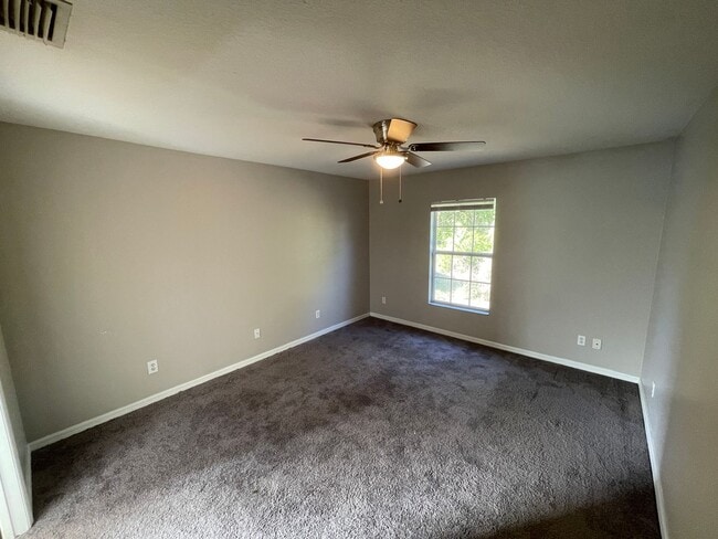 Building Photo - Spacious 3/2 in Quiet Neighborhood!