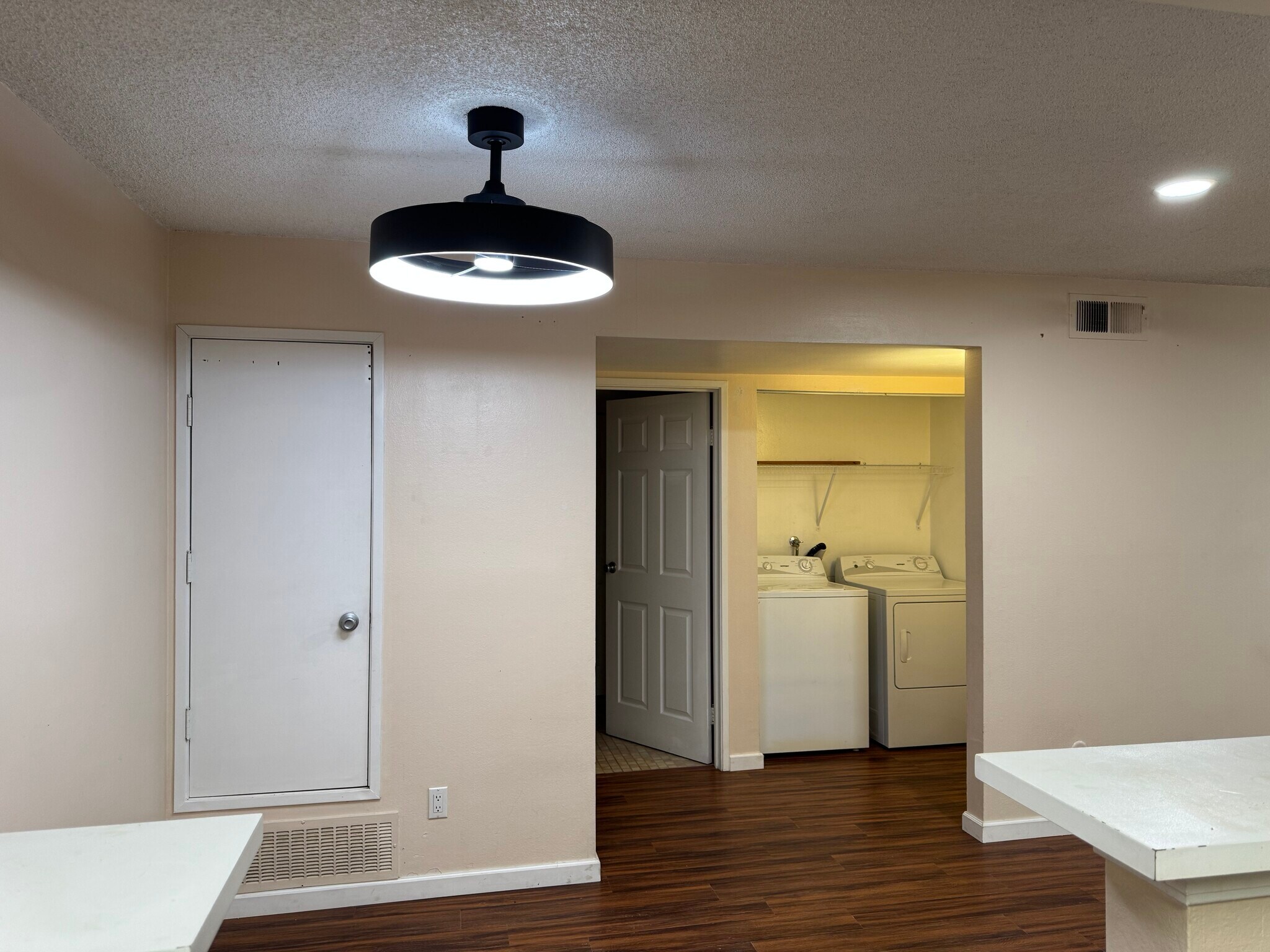 Building Photo - 8555 Fairmount Dr