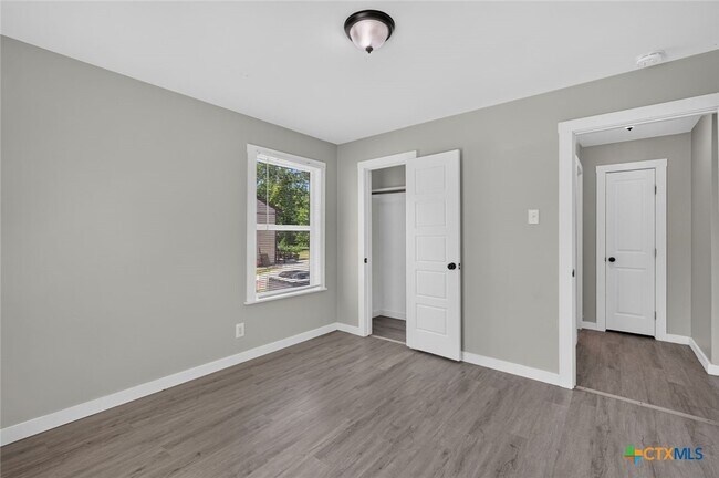 Building Photo - 921 Stetson Ave