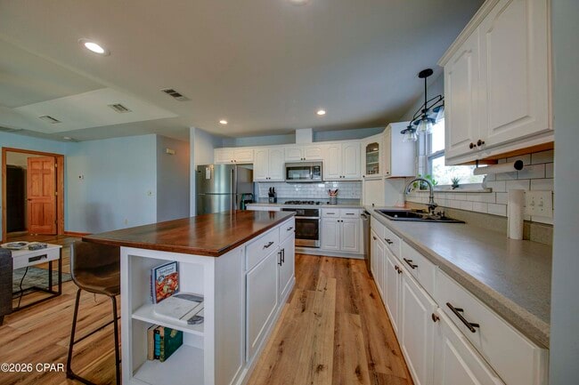 Building Photo - 1007 Cypress Ave