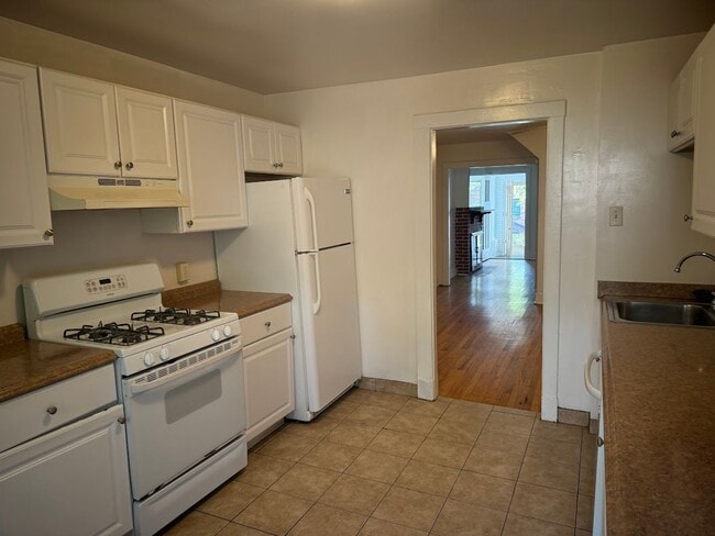 Building Photo - Updated Highland Park Townhome!