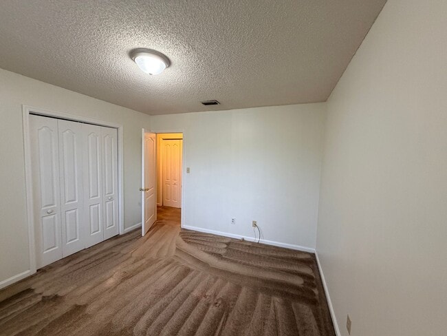 Building Photo - 3 Bedroom/2 Bath home in North Lake Subdiv...