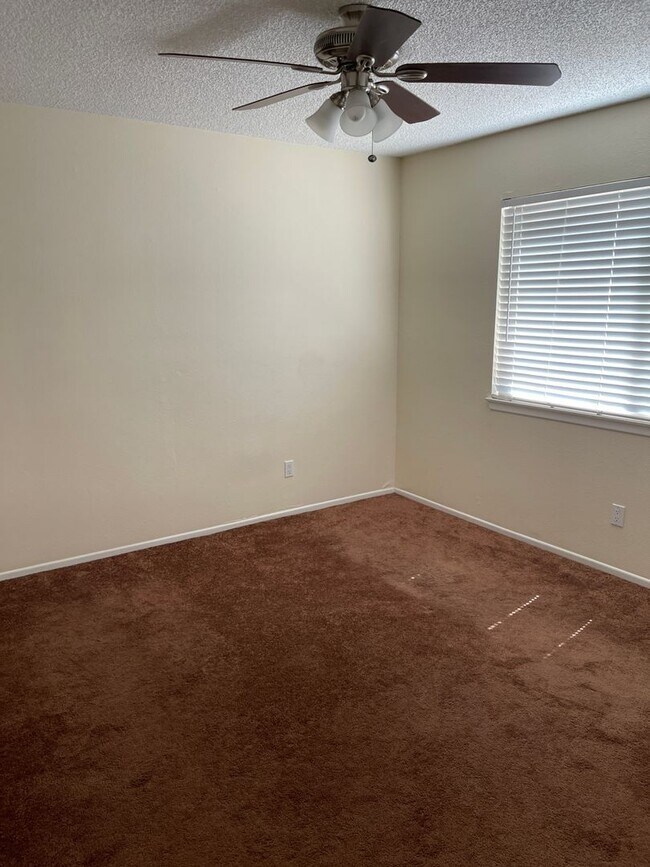 Building Photo - 12715 Navajo Pl