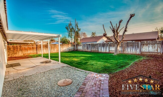 Building Photo - House for Rent in SouthWest Bakersfield
