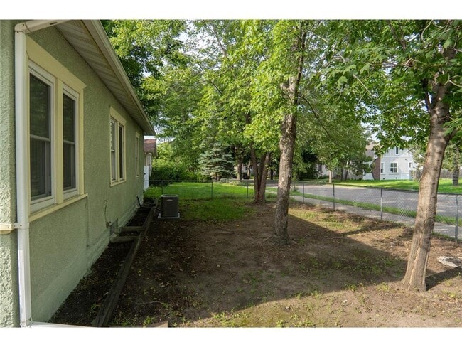 Building Photo - 1002 Lowry Ave N