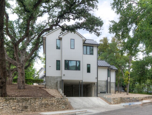 Building Photo - 3111 Walling Dr