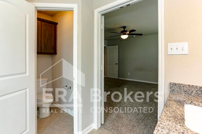 Building Photo - 2072 Dade Loop