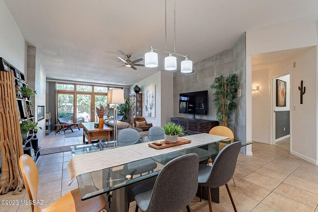 Building Photo - Charming Northwest 2 Bed. 2 Ba. Townhome  ...