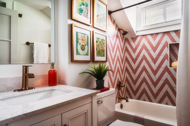 Building Photo - 715 Grandin Rd