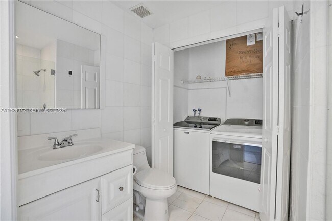 Building Photo - 3500 Mystic Pointe Dr