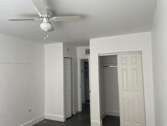 Building Photo - 1784 Normandy Dr