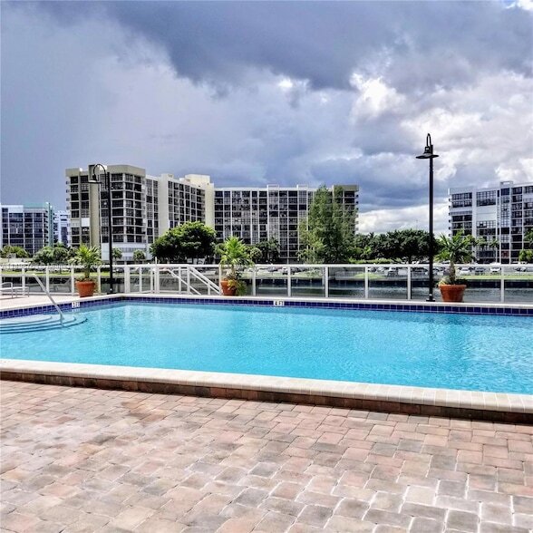 Building Photo - 3000 S Ocean Drive Unit 510